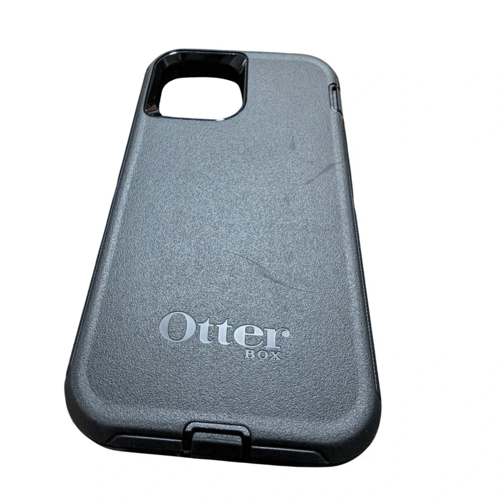 H1. Otterbox Defender Series‎ Case iPhone 12/iPhone 12 Pro, Black Used Re-pack